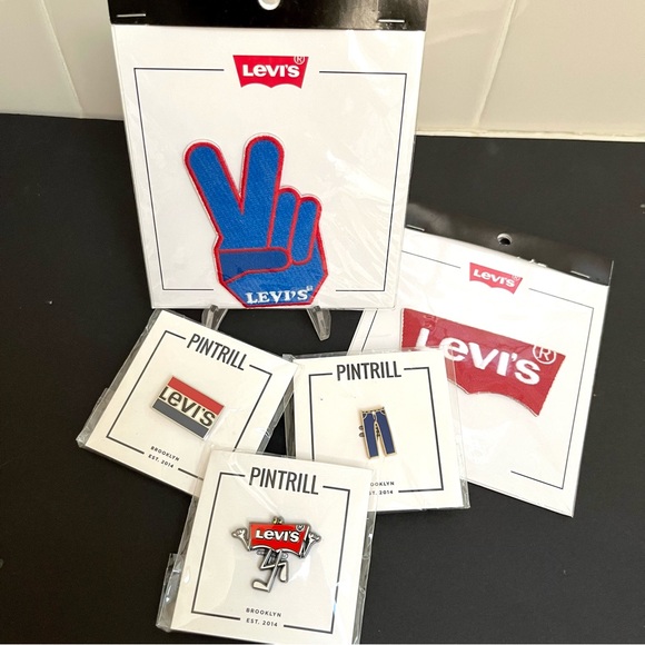 Levi's Accessories - Pintrill Levis Pins & Patches 👖